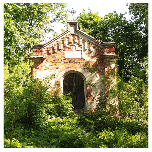 Kaplica Trębickich, ul. Baczyńskiego 1, 05-152 Łomna